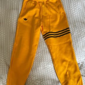 Adidas Originals Joggers Sweatpants XS New. 
 Color is Collegiate Gold
